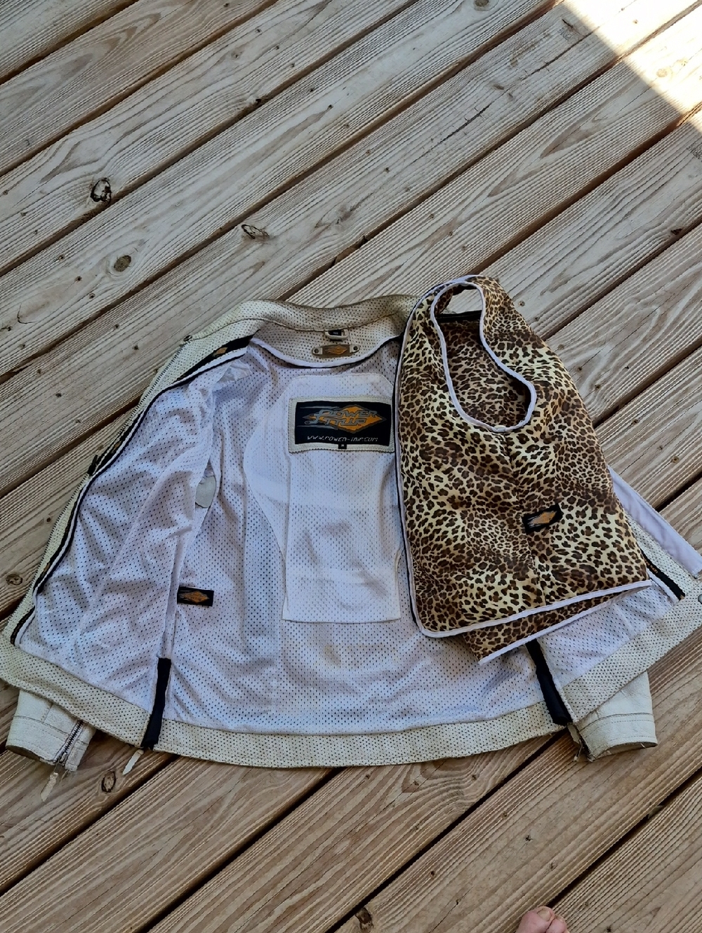 "Distressed" White Leather "POWER TRIP" ladies Jacket - Picture 3 of 11